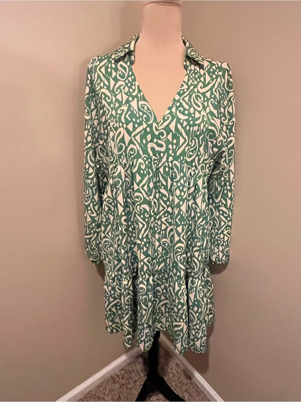 Green & White Printed V-Neck Long Sleeve Dress, Med